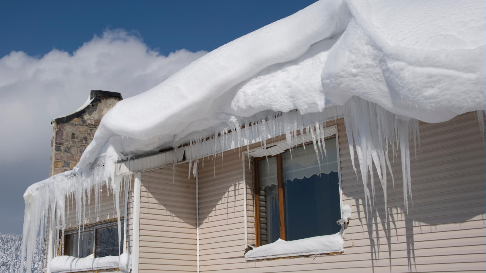 buildup of ice dam on roof